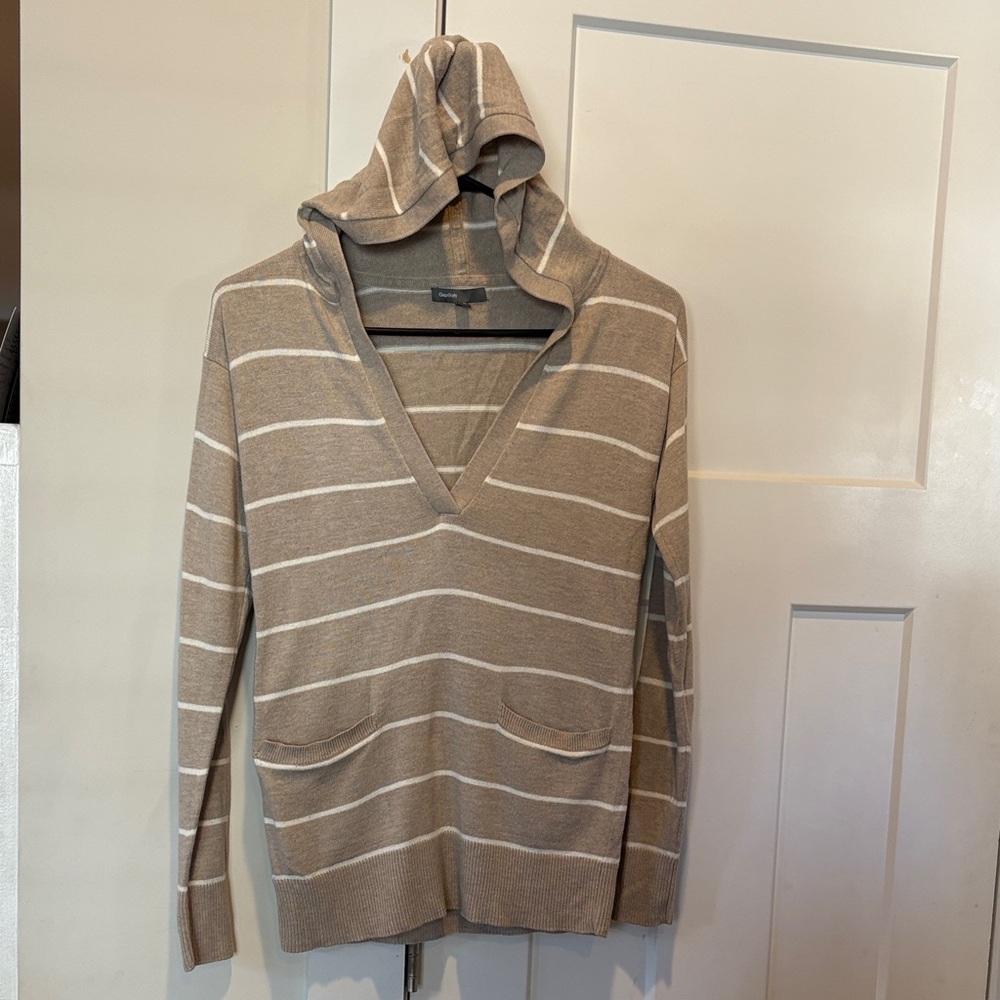 GapBody Hooded Sweater with Pockets, women’s size XS TP